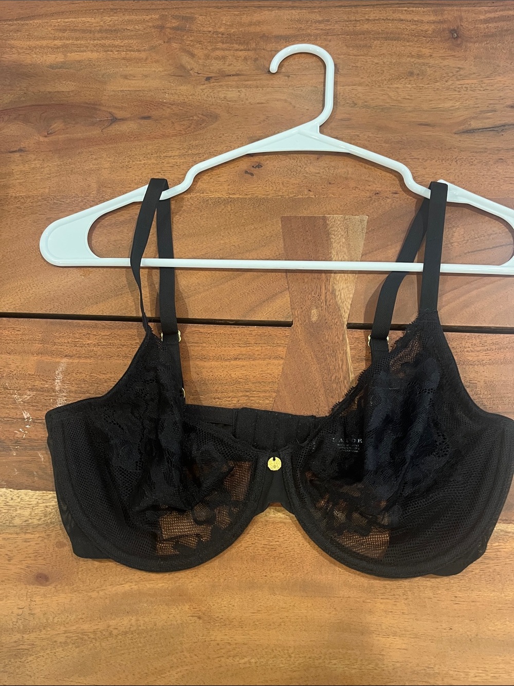 Natori Black Lace Underwire Bra Gold Accent 32DD